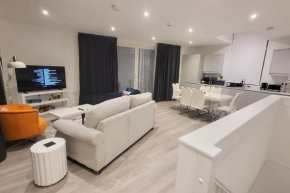 Modern 3 Bedroom House With Balconies & Parking